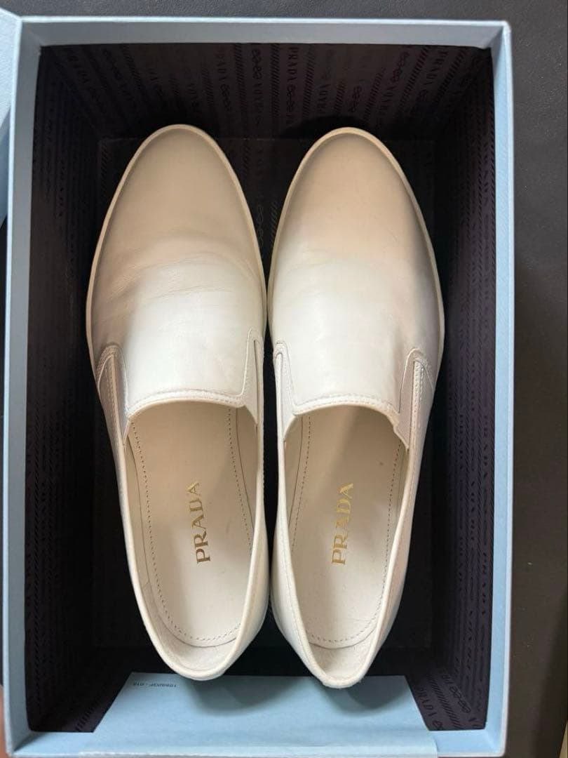 PRADA ホワイト スリッポン　レザー　40 Nappa