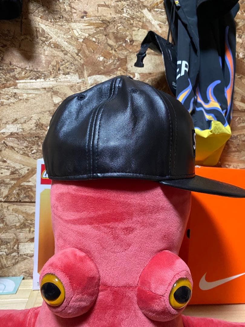 supreme ニューエラ　レザーキャップ