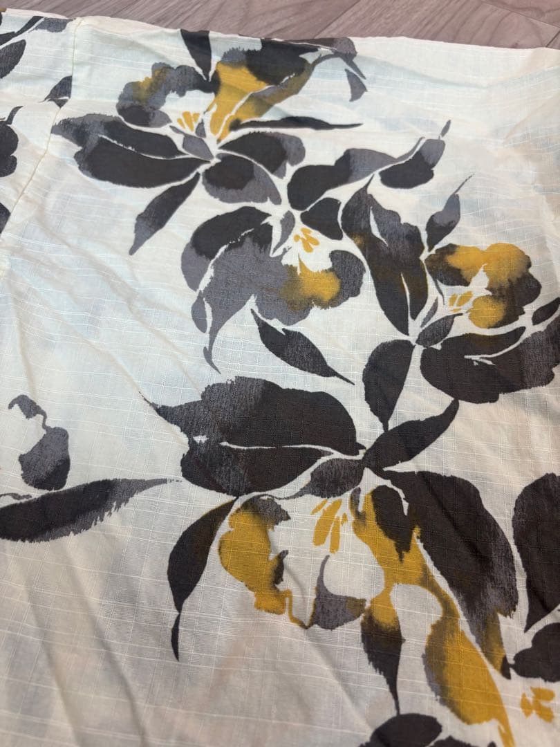 utatane 浴衣3点セット 浴衣、帯、下駄　黒墨とイエローのカトレア