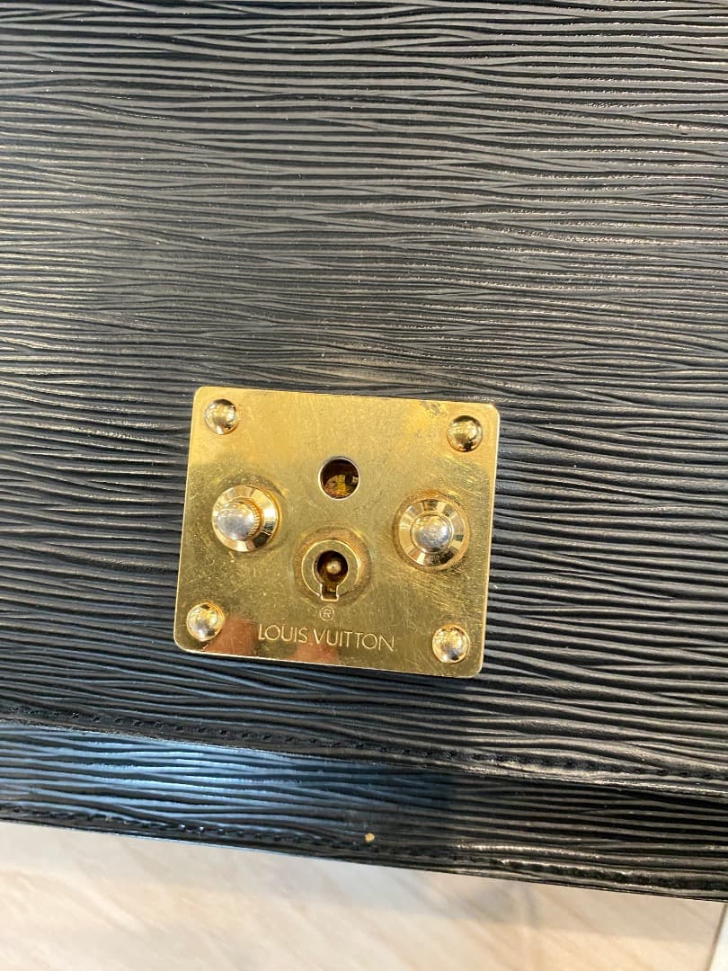 Louis Vuitton エピレザー ブラック