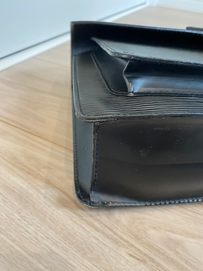 Louis Vuitton エピレザー ブラック