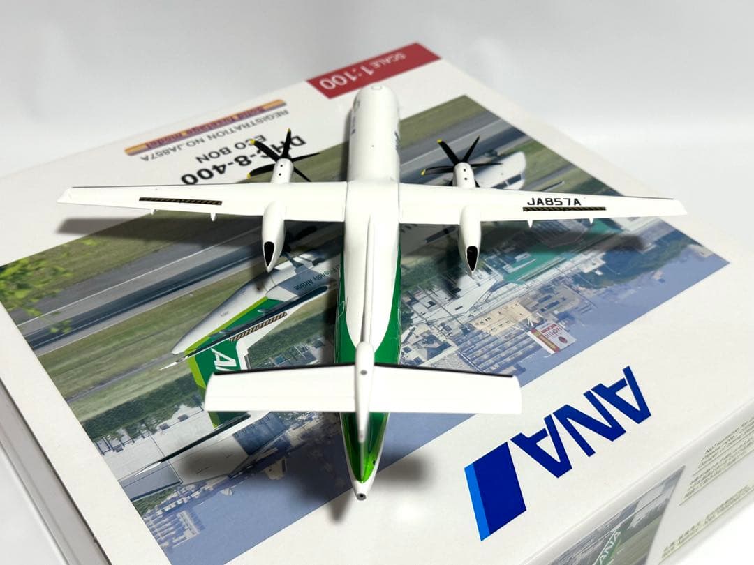 全日空商事 1/100 ANA DHC-8-400 NH11013 台座付き
