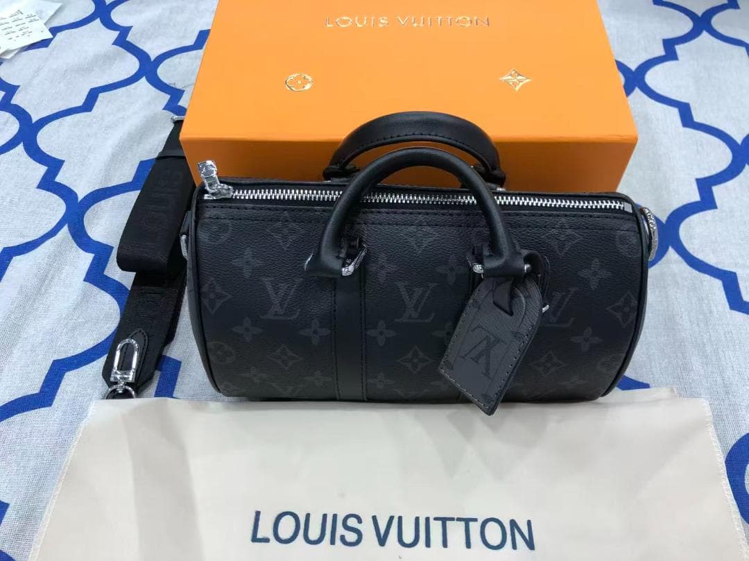 モンクレールブラックのフード付きダウンジャケット