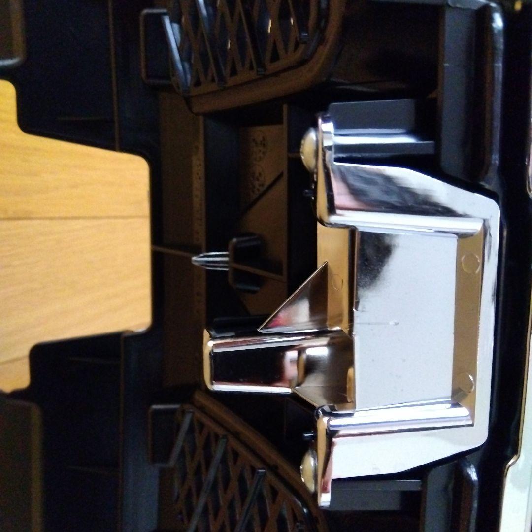 三菱デリカD5 前期型　純正フロントグリル