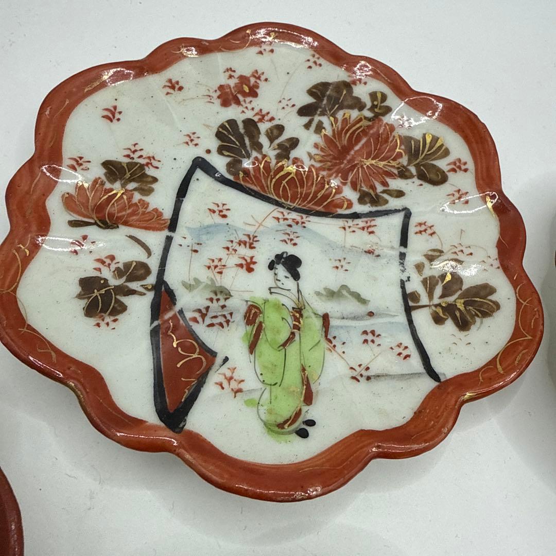 赤絵古い皿　時代物　色絵付 小皿　花 銘 田代 赤絵 人物 歪み 江戸 明治