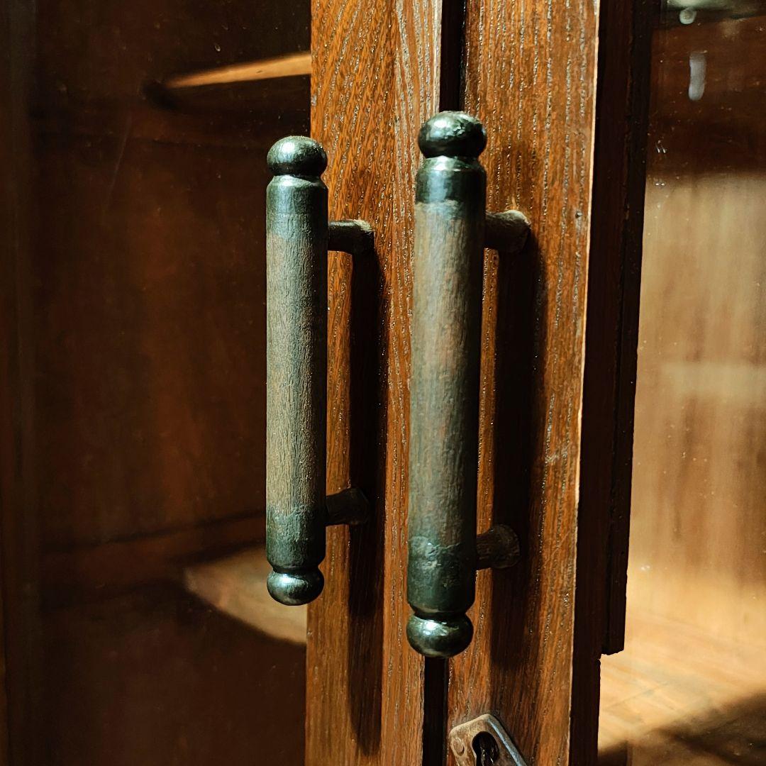 ガラス扉の本棚　食器棚　昭和レトロ　古家具