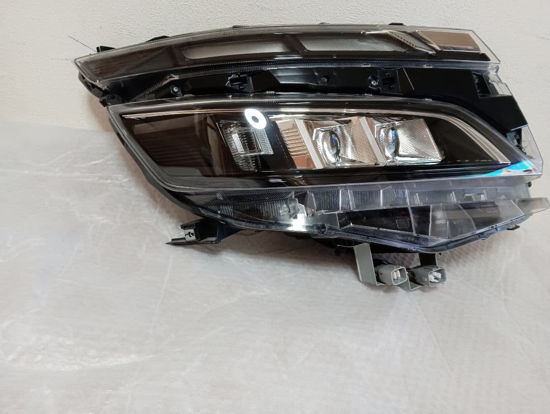 ヴォクシー80系後期ヘッドライトZRR80W/ZRR80/