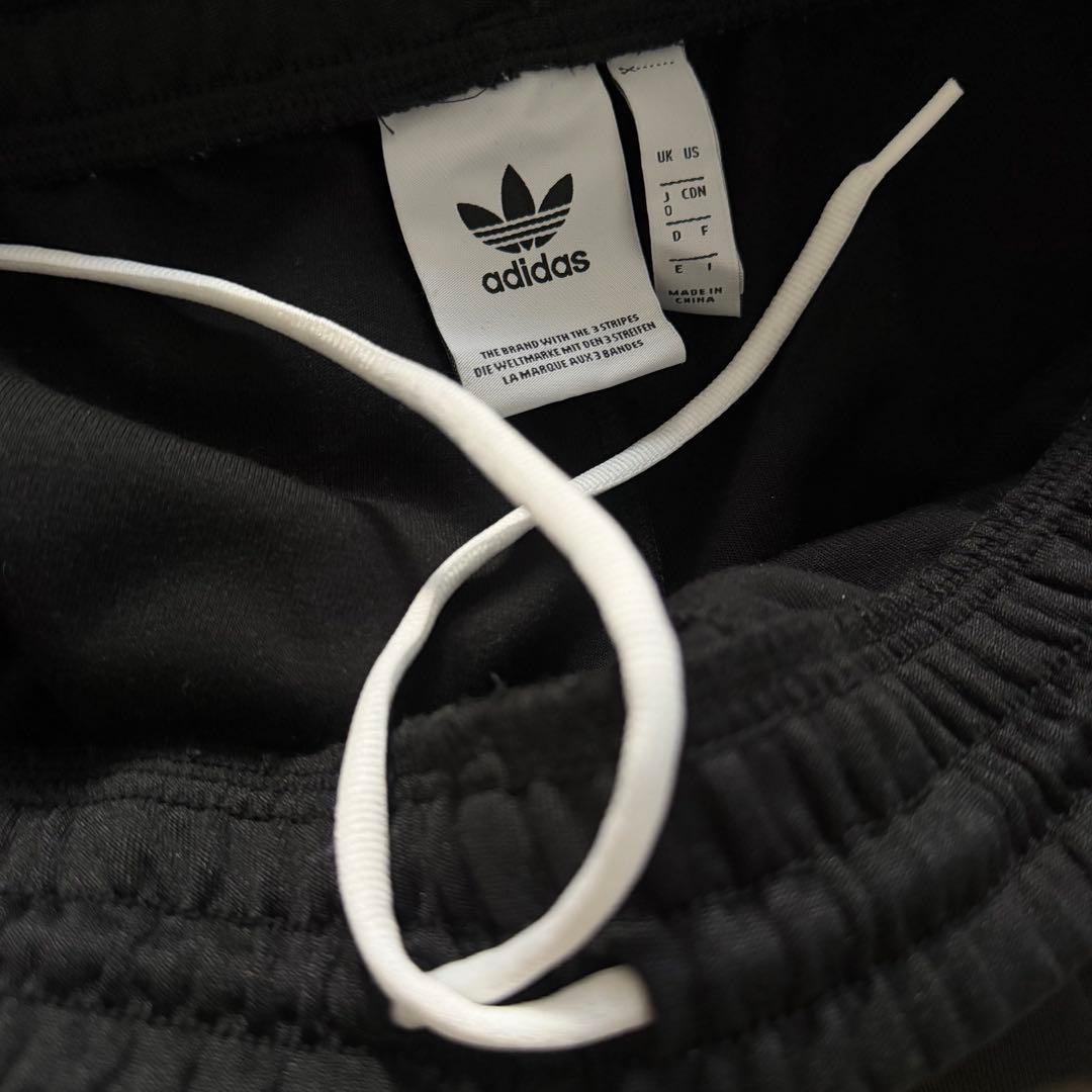 adidas ブラック ジョガーパンツ